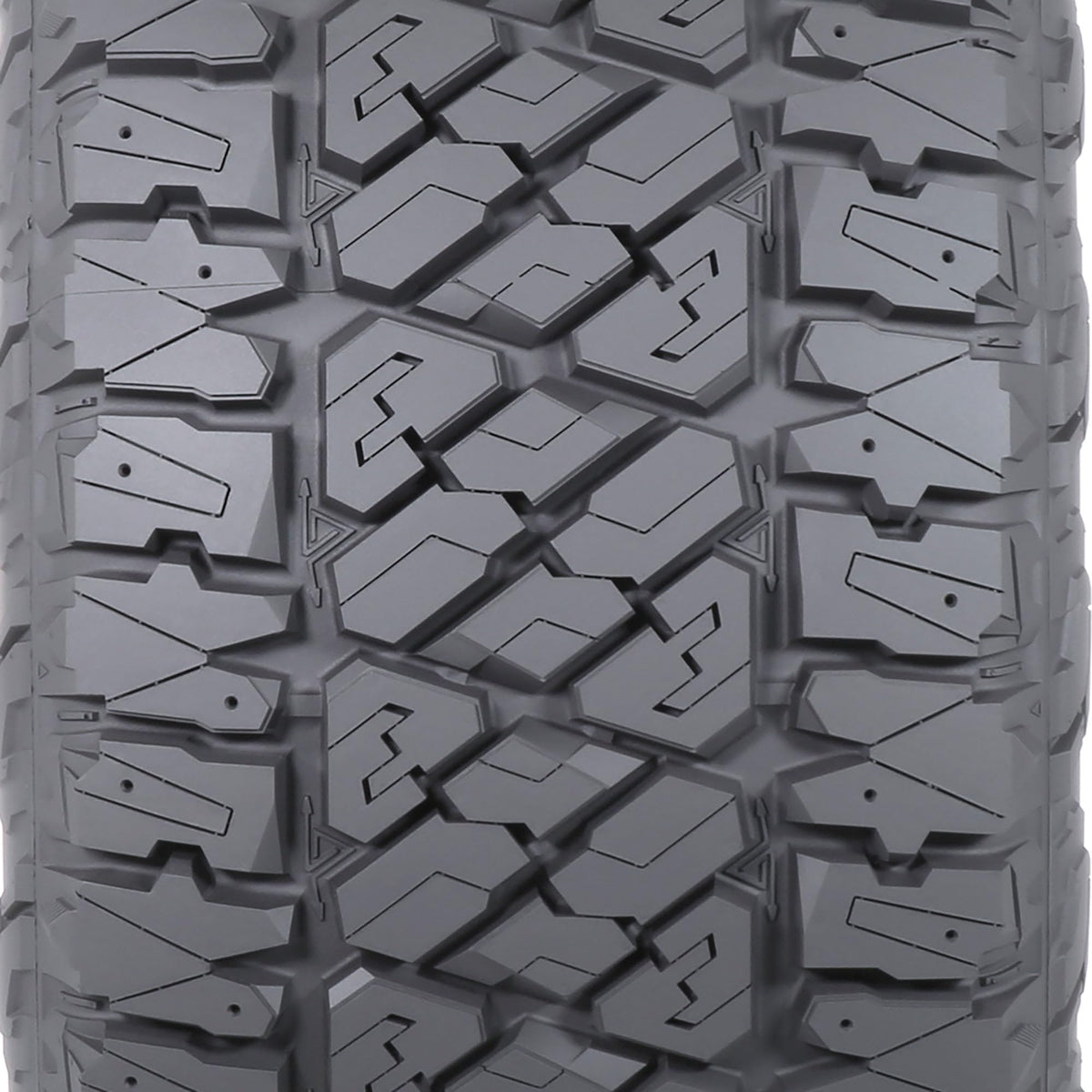275/55R20XL 117T Light Truck & SUV Tire N680328