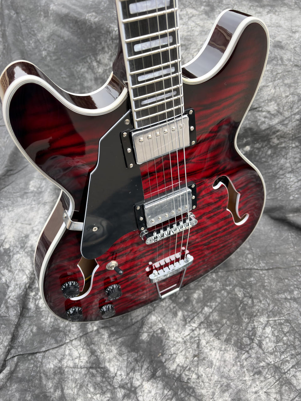 Left-Handed Semi-Hollow Body Electric Guitar I656123